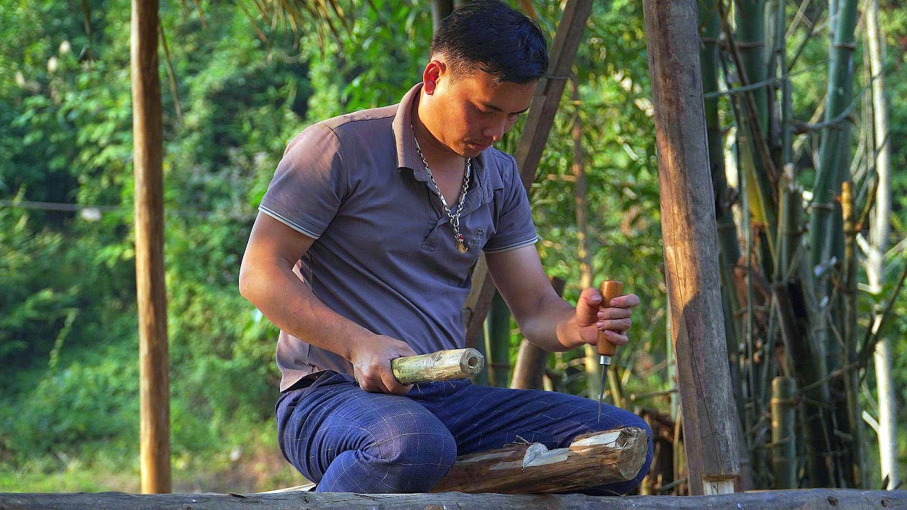It's never too late: Mr. Khoi personally built a sturdy house frame on a clump of bamboo.