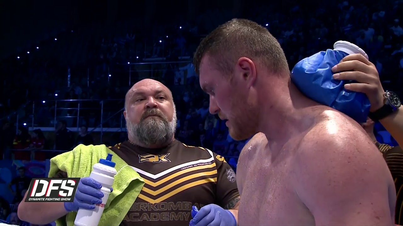 Bodyguardul lui Tyson,  scos pe brate din ring | 