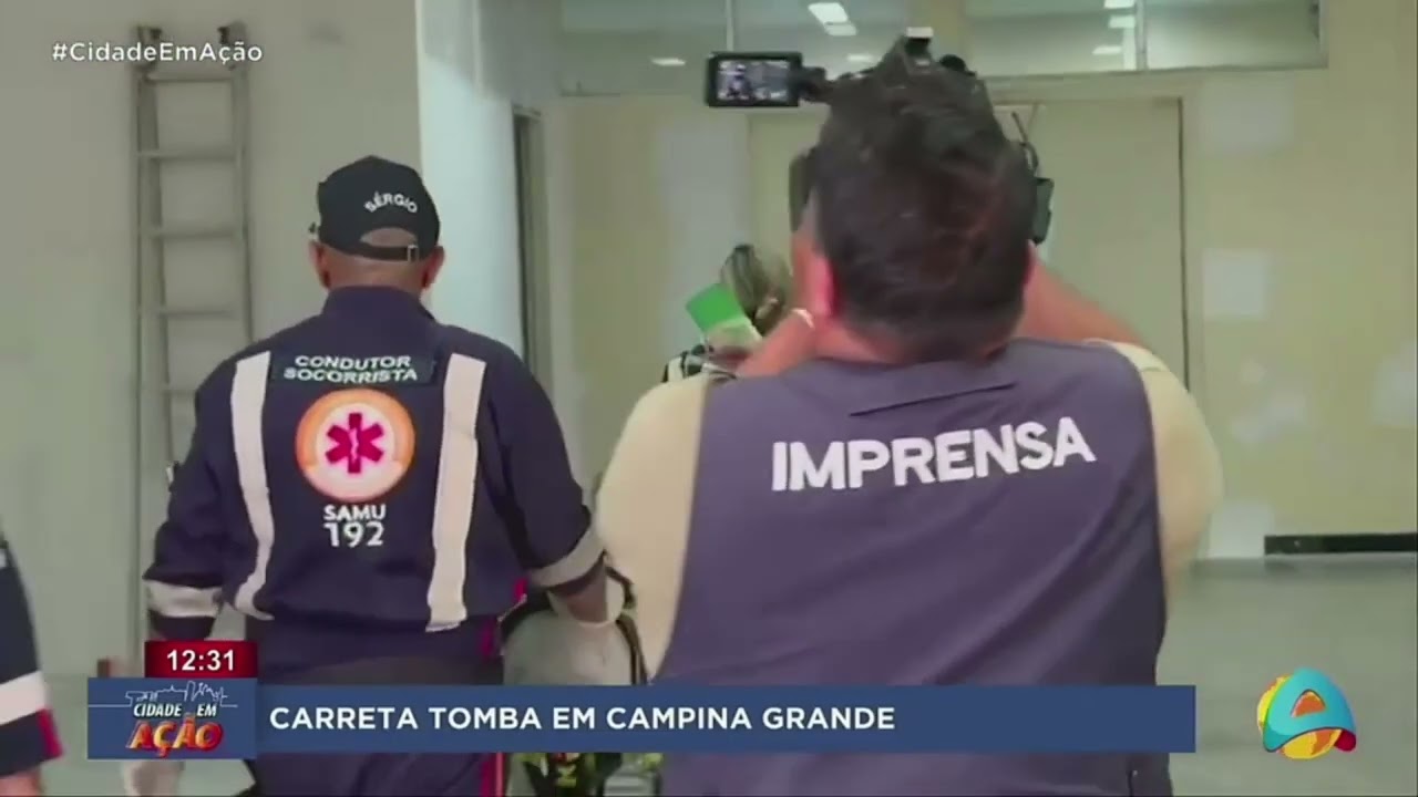 Cidade em Ação - Carreta tomba em Campina Grande