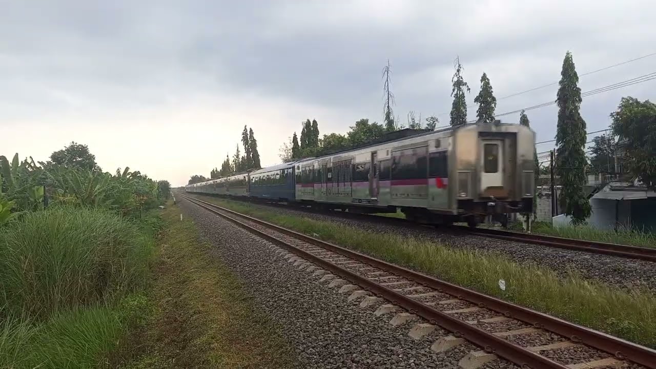 Kompilasi Kereta Api Di Stasiun Mojokerto 