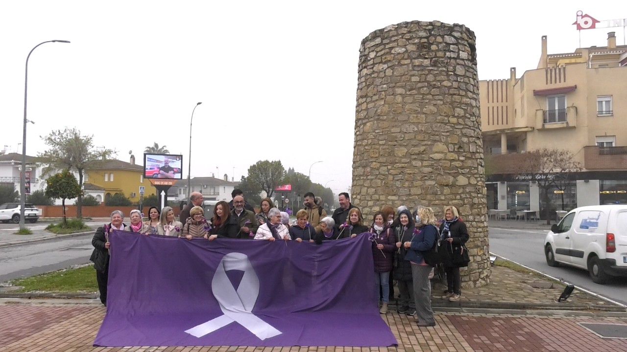 ALBOLOTE CONTINÚA LA CONMEMORACIÓN DEL 8M CON LA IZADA DE LA BANDERA DE LA IGUALDAD