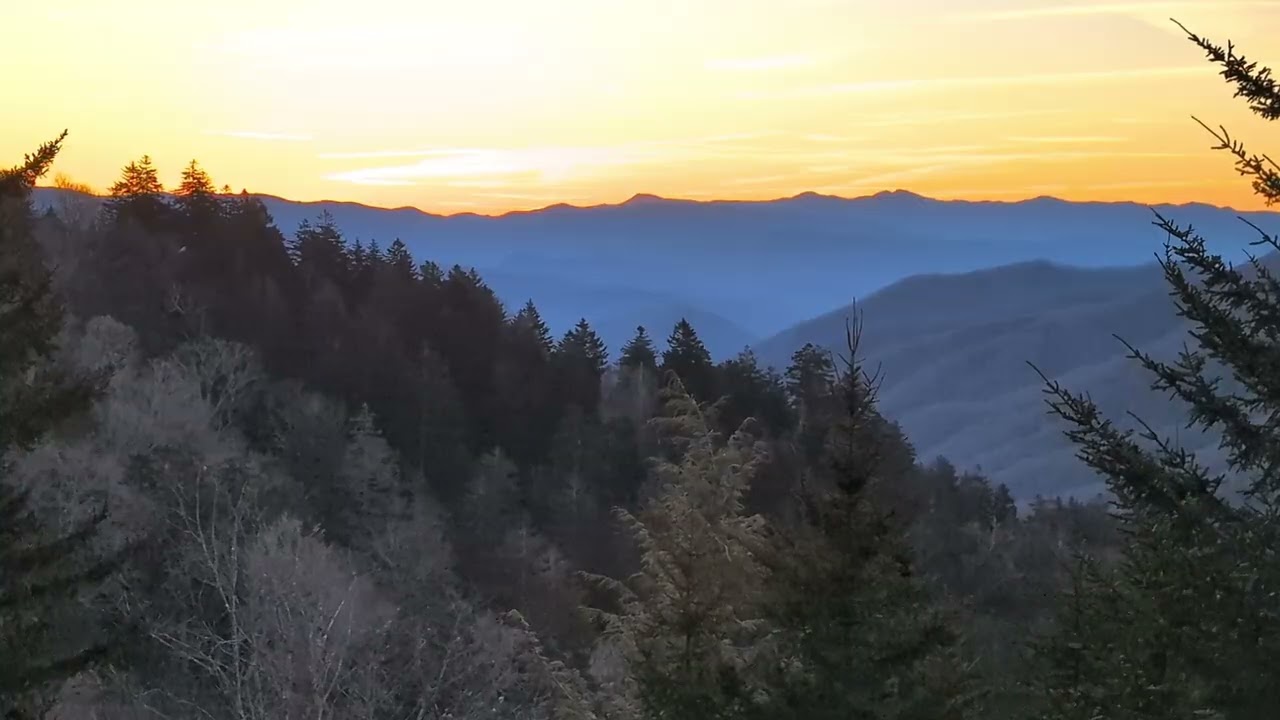 ☀️ Sunrise at Newfound Gap today. Road back open after Winter Storm ❄️ Unedited Never Ai 