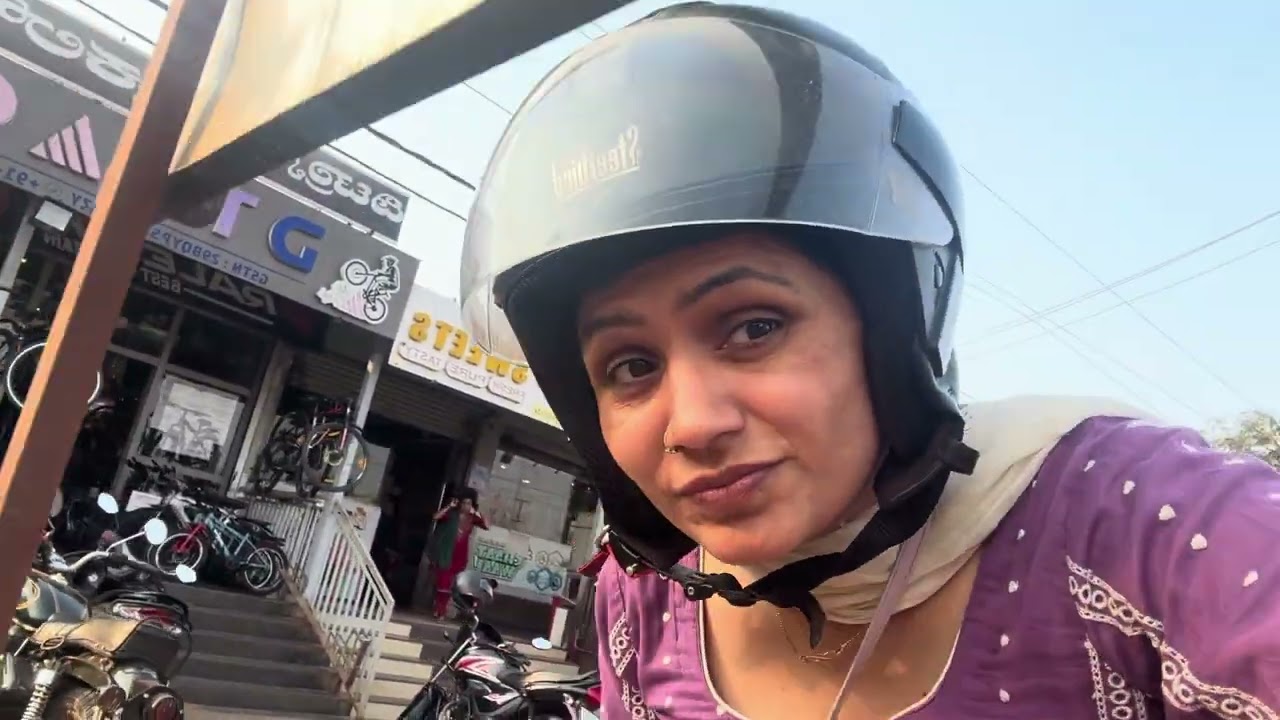 Quarter k pass wali market #indianairforce #dailyvideoblog #youtuber 