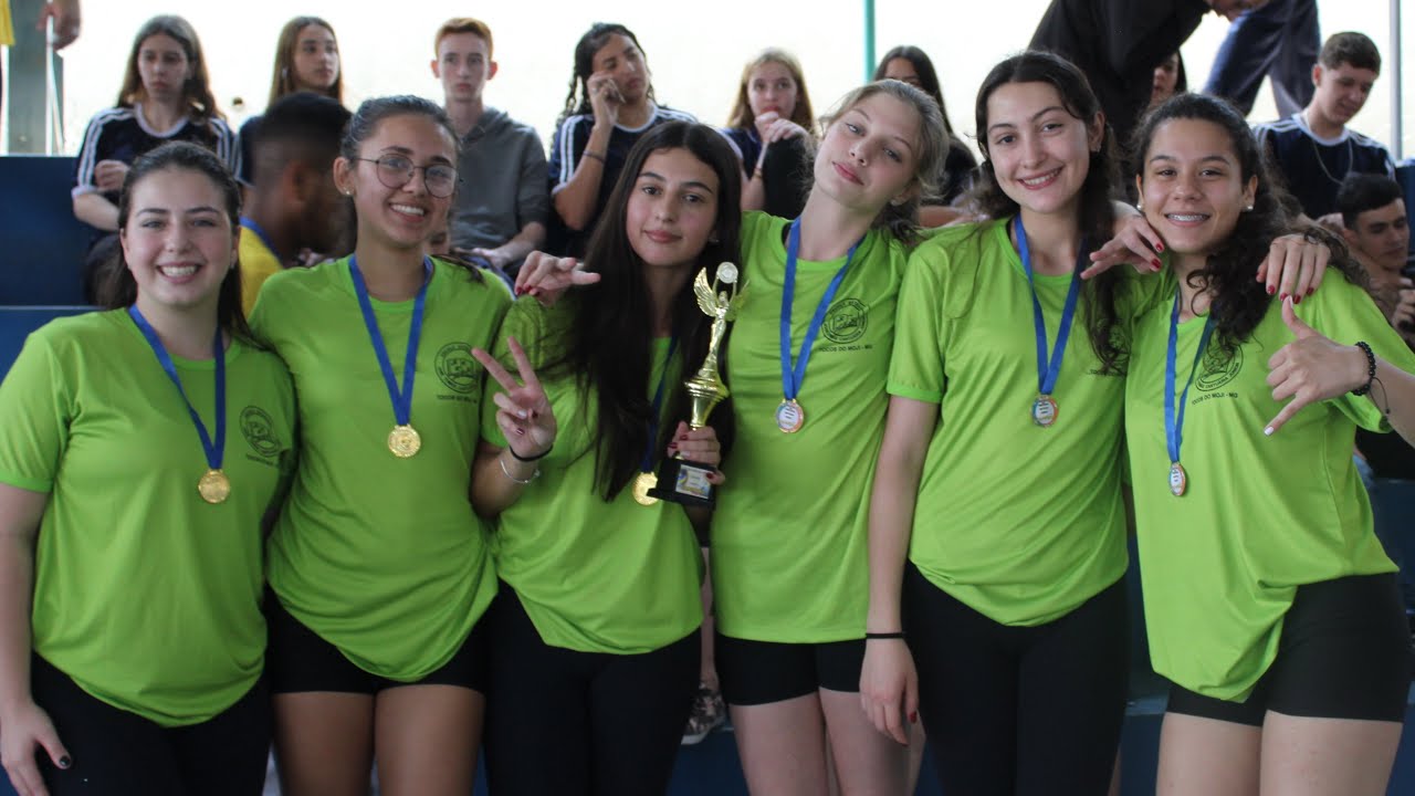 Disputa pelo primeiro lugar interclasse vôlei feminino (1°/2° II  X  9° Ano)