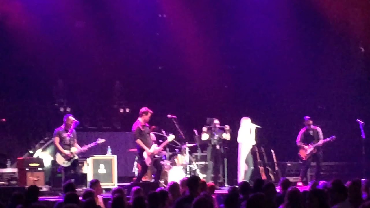Danielle Bradbery (Sway)