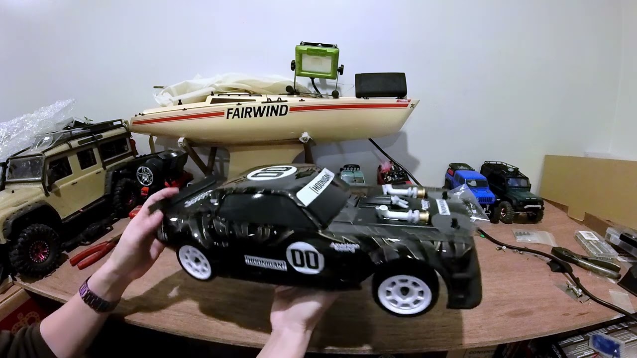 Team Associated Ken and Lia Block's RC 1/10 scale Hoonicorn V3 Unboxing