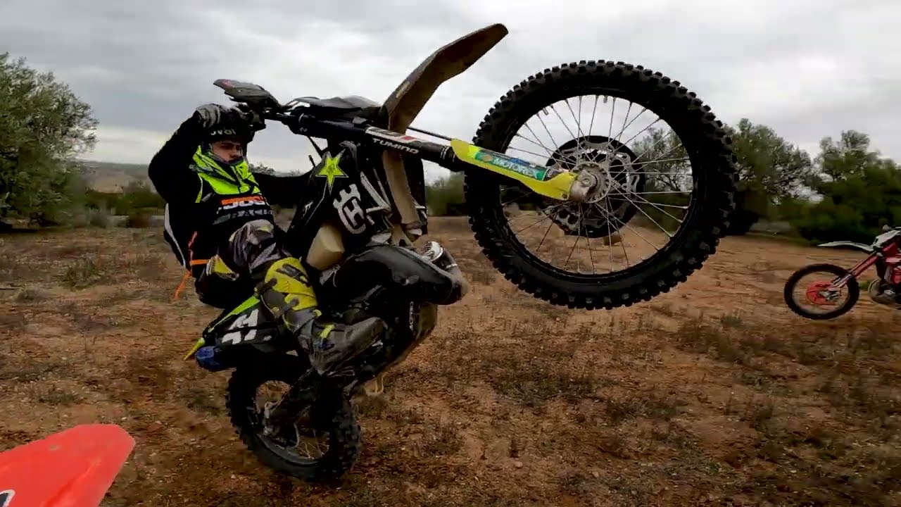 HARD ENDURO nel Bosco di SANTO PIETRO / HUSQVARNA Te 300i vs Beta rr 300