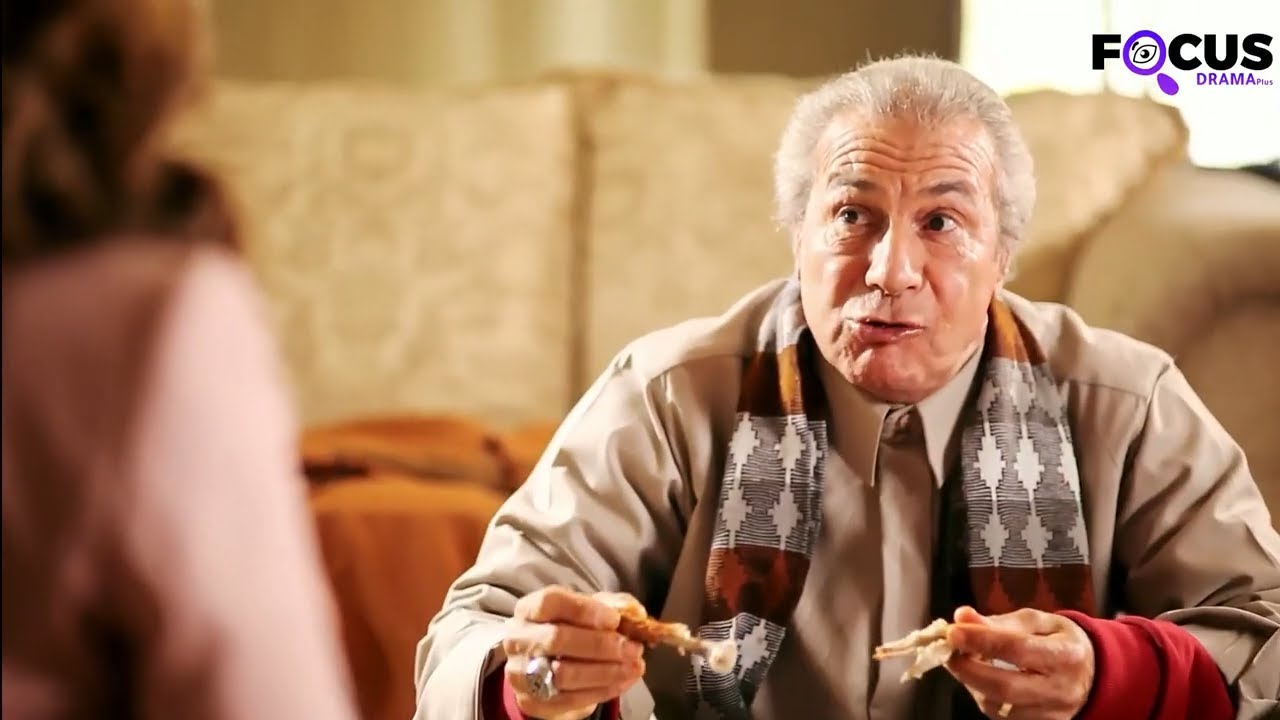 قرفانه من ابوها بعد ما شافت و عرفت هو بيعمل ايه من وراهم
