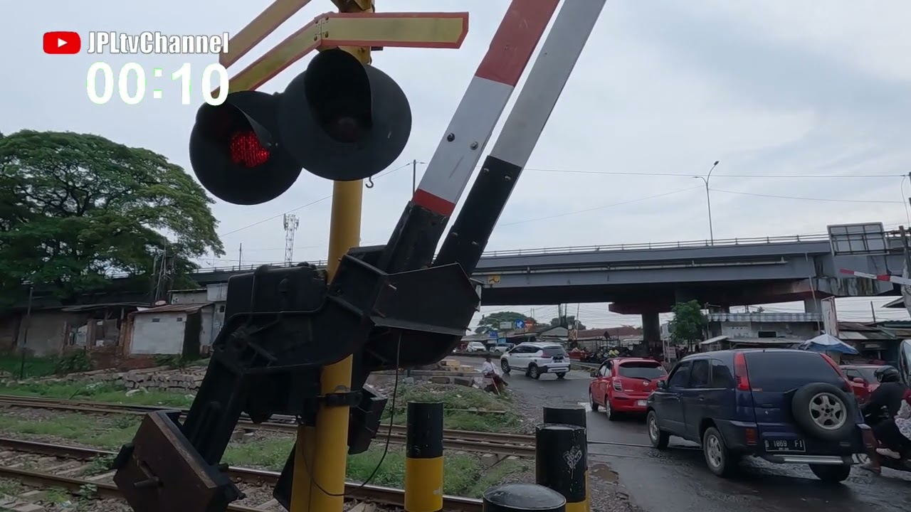 REVIEWS 2 Perlintasan Kereta Api Palang LAMA Alkmaar Railroad Crossings Cikampek Karawang