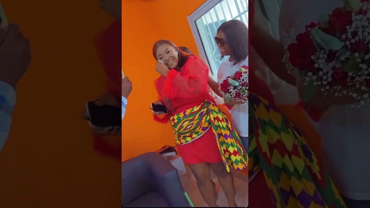 Muriel Blanche et Mimie font une surprise d. Anniversaire à leur copine