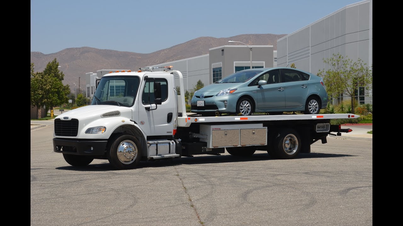 Демонстрационный тест-драйв эвакуатора Freightliner Rollback Flatbed 2012 года