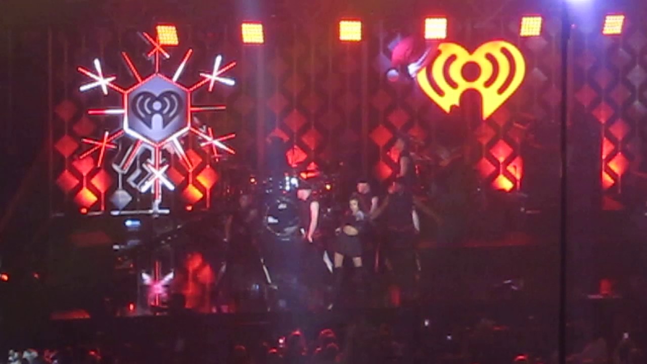 Ariana Grande - Side to Side Z100 Jingle Ball 2016 MSG Live