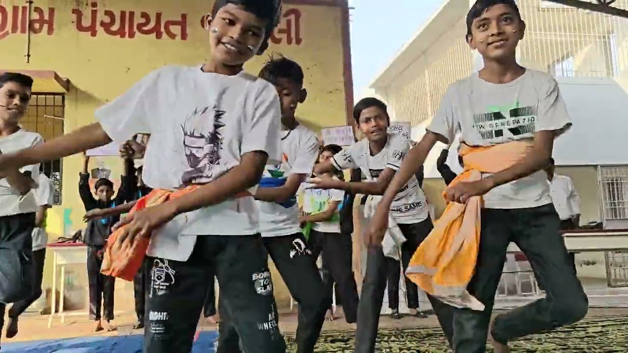 બનીએ રે આદર્શ બનીએ રે..(મૂલ્ય લક્ષી ગીત) ધો.7 P.S.Jitali 26/1/26