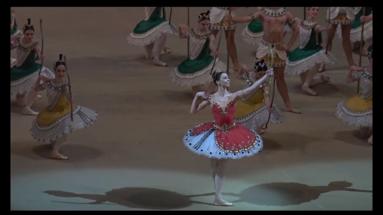 Ekaterina Krysanova and Anastasia Stashkevich in ballet La fille du Pharaon
