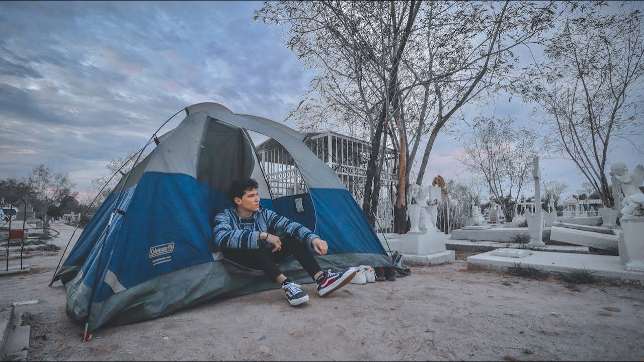 ⛺️ ME QUEDO A ACAMPAR EN UN CEMENTERIO! *miedo*