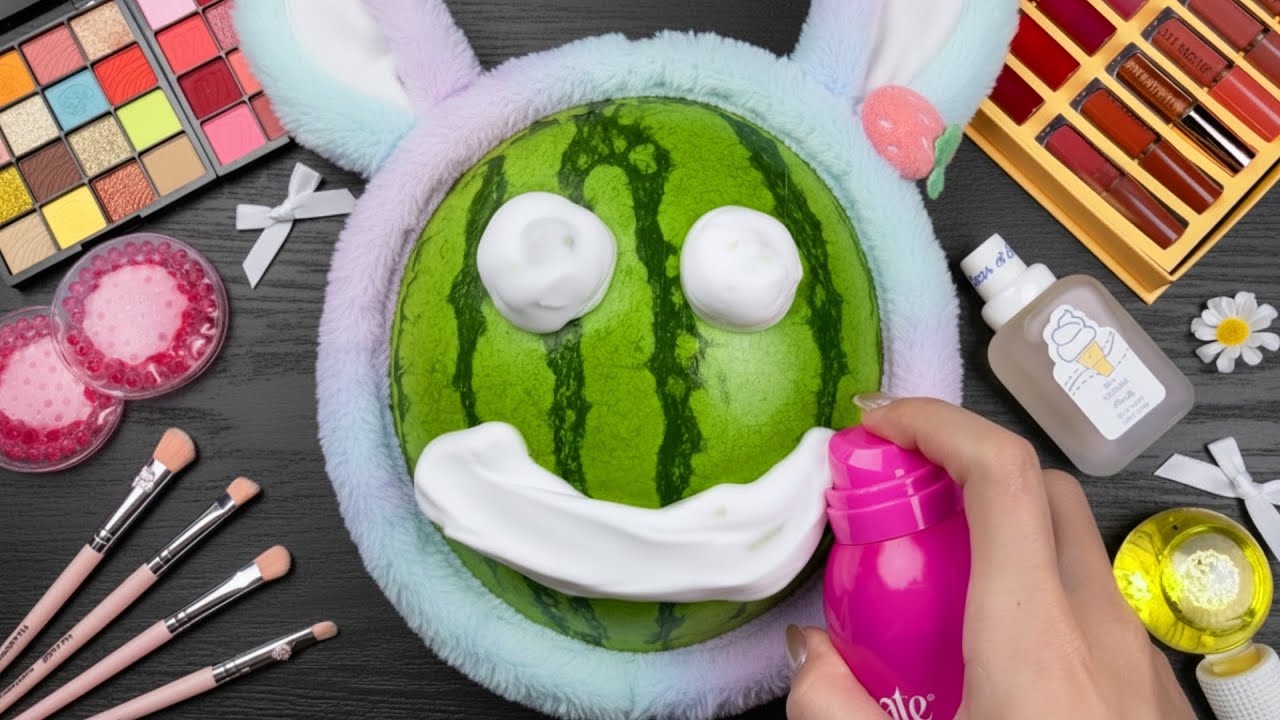 ASMR maquiagem na melancia 🍉ASMR Relaxantes e Satisfat&oacute;rios | Ciny Rae Makeup