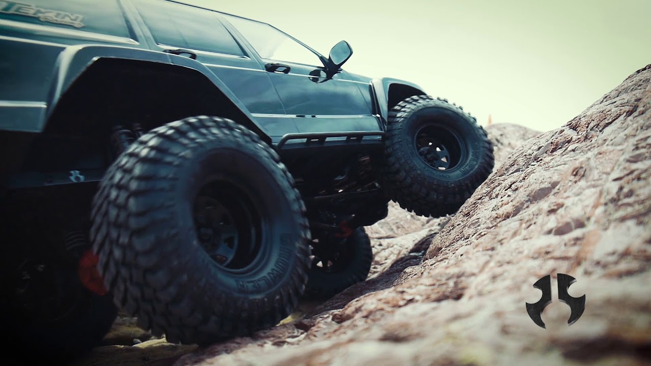 Axial SCX10 II 2000 Jeep Cherokee Canyon Crawl Part 1