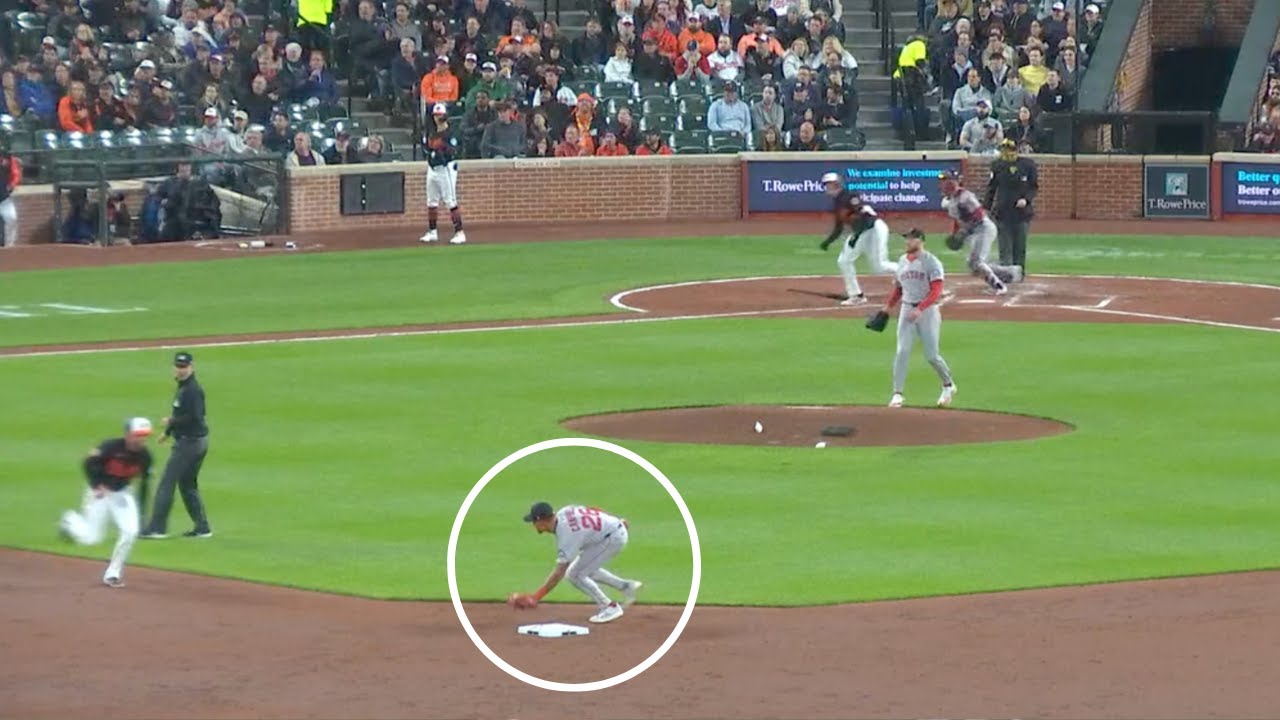 Kristian Campbell Dekes Runner Perfectly for Double Play