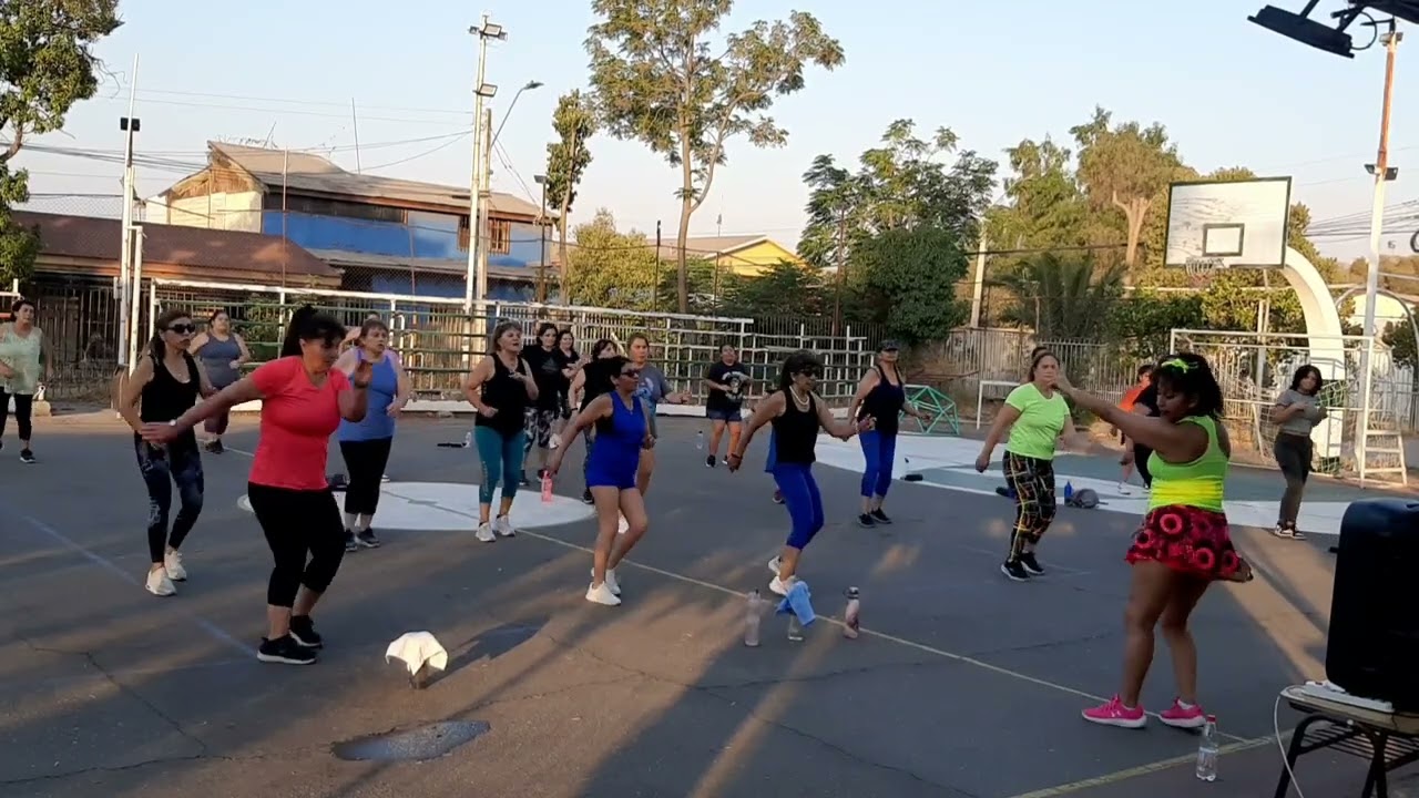 Zumba 8 Martes 20 de enero 2026 profesora Angela Sierra  Cancha los 120 lo Espejo 