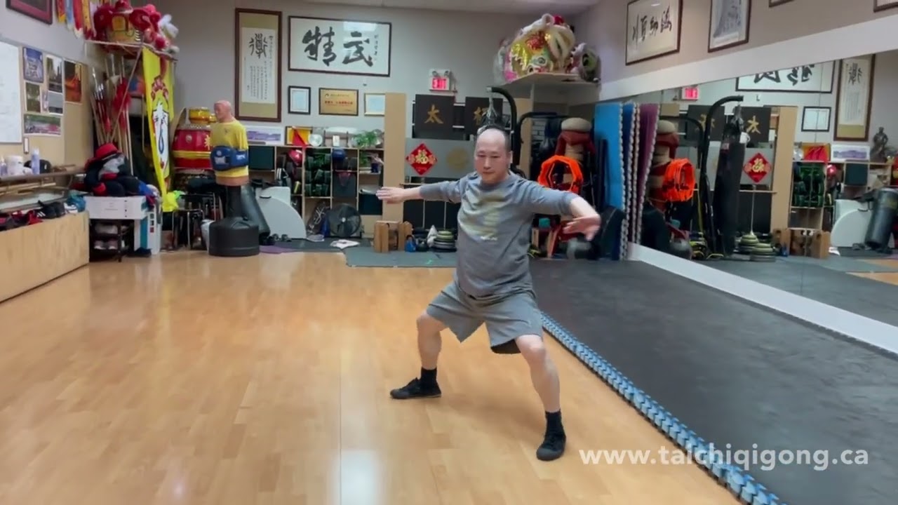 Shuaijiao and Bagua footwork: light and agile but solid and stable 中國跤和八卦掌步法：輕靈與穩固
