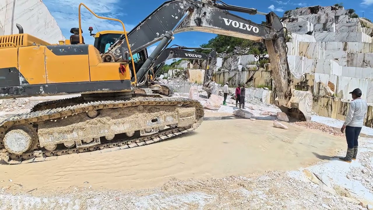 Marble block 500 tons, Volvo 350Lc and volvo 350LC