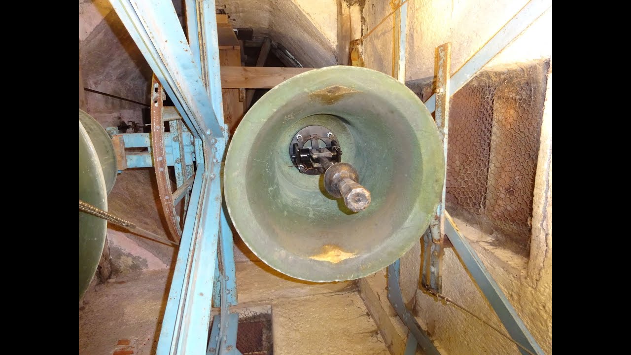 Frankenhofen die Glocken der St. Christophorus Kapelle Turmaufnahme Vollgeläut