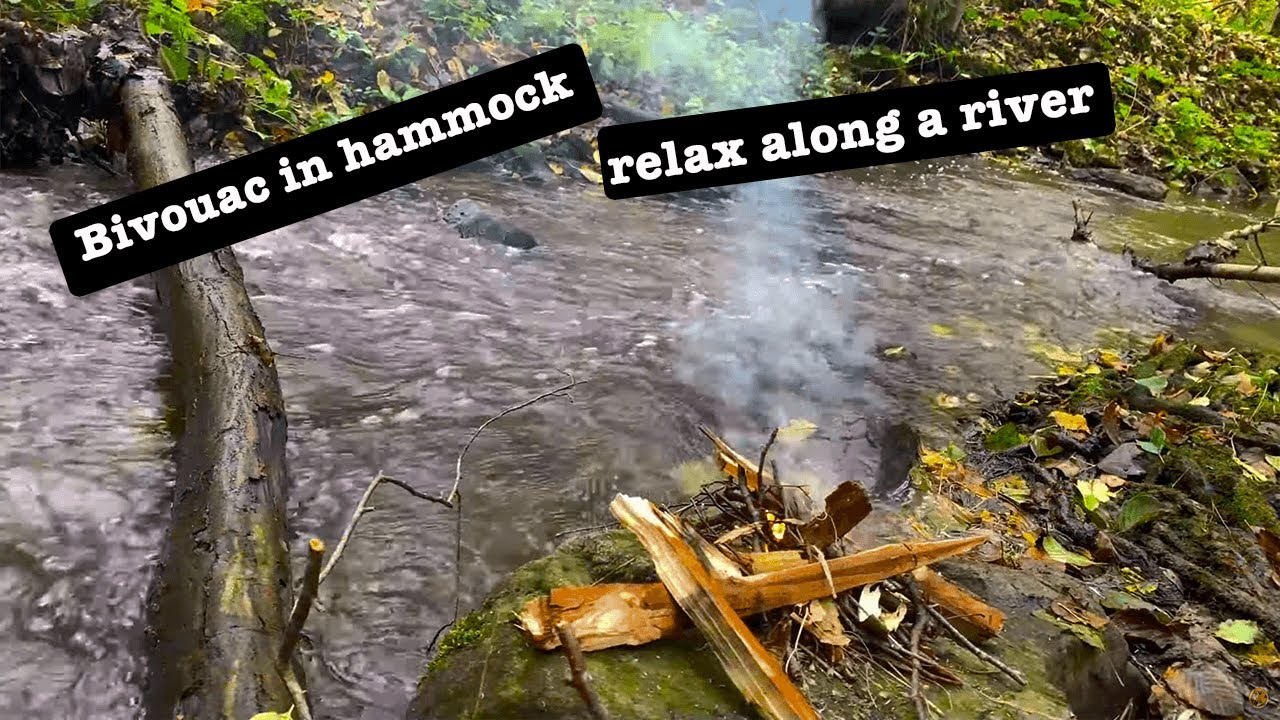 Bivouac relax le long d’une ruisseaux en hamac.