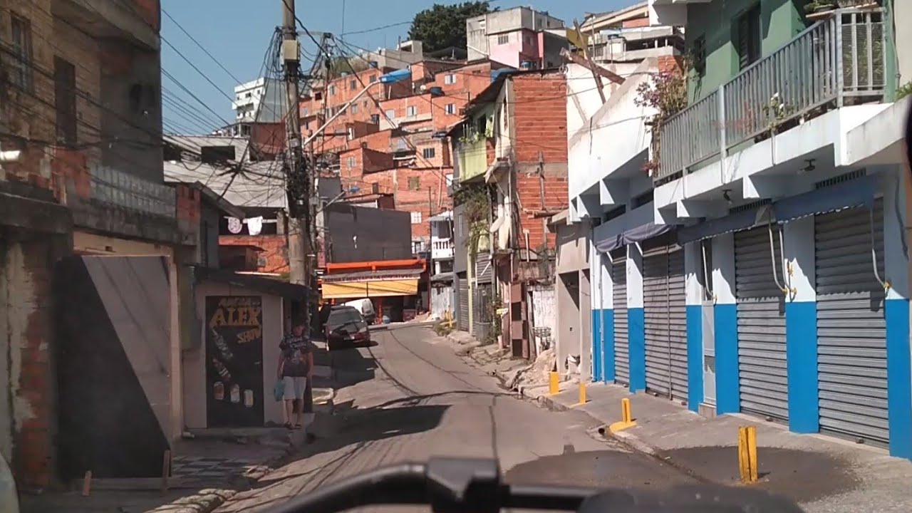 Fazendo entrega dentro da maior comunidade de Taboão da Serra SP. #caminhão  #periferias