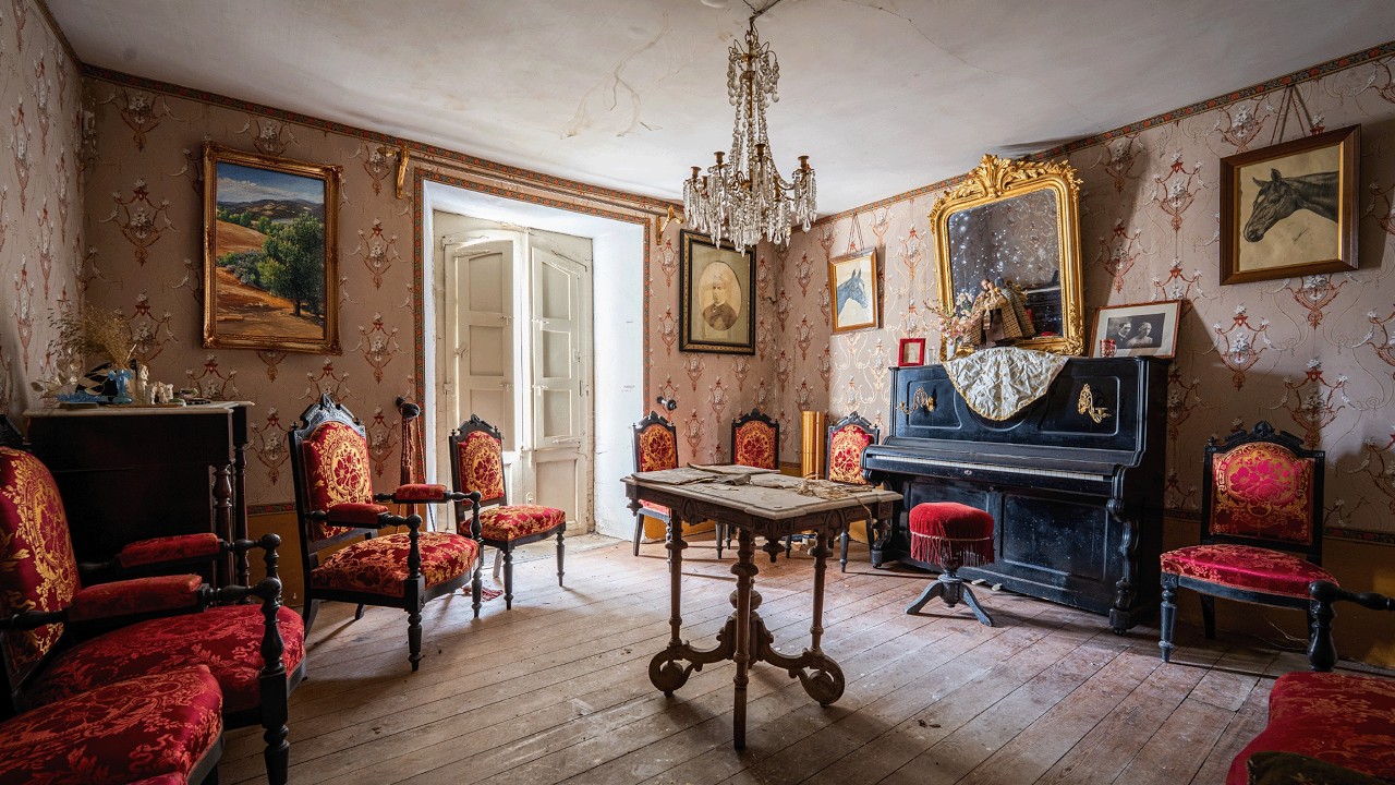 This Abandoned Spanish Mansion Was the Only Pharmacy In Late 1800s!