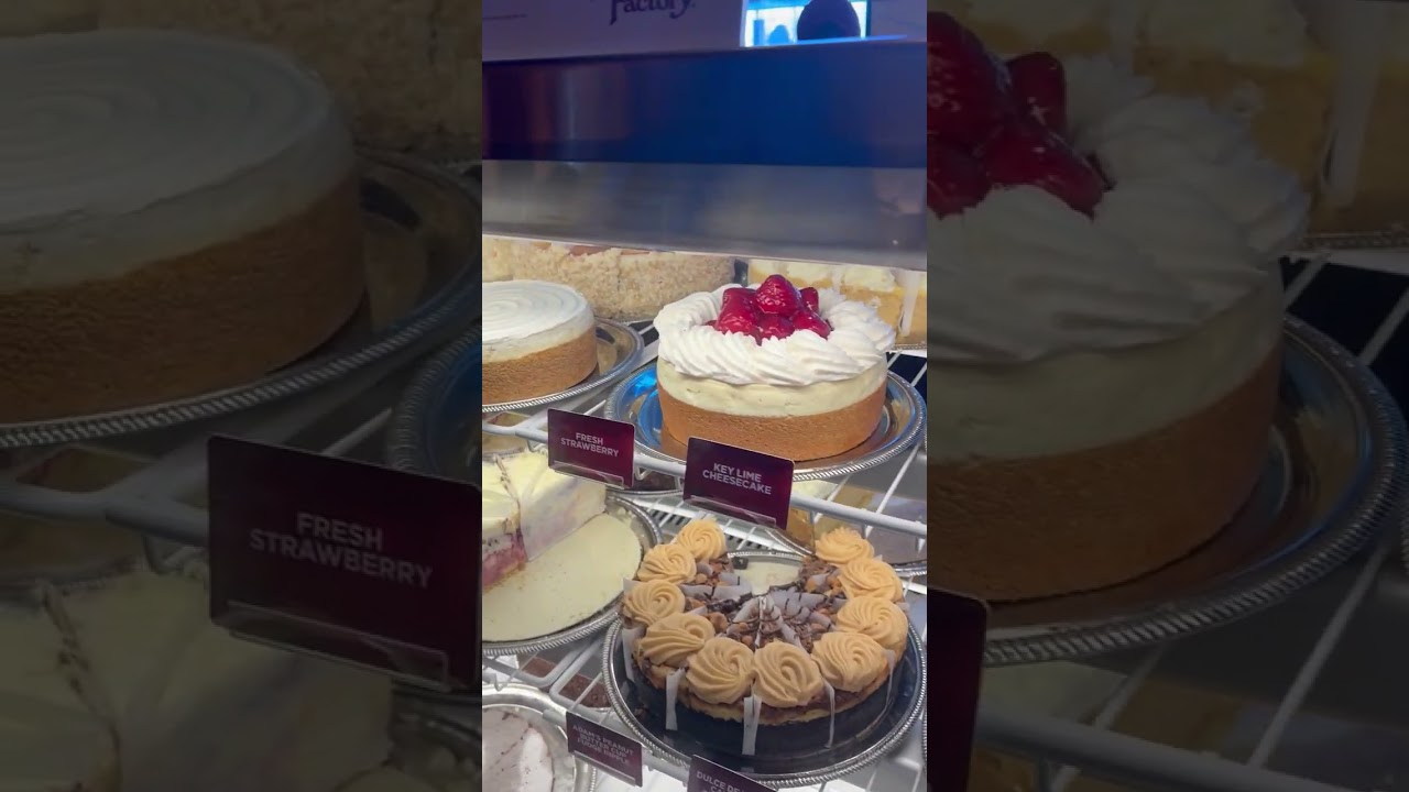WE ARE INSIDE THE CHEESECAKE  FACTORY.PLEASE SUBSCRIBE,LIKE,SHARE,COMMENT 