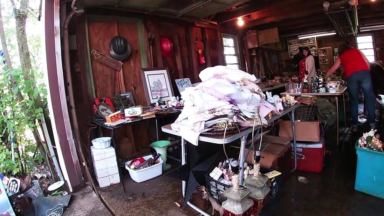 HOARDER ESTATE SALE - Buying Vintage Toys