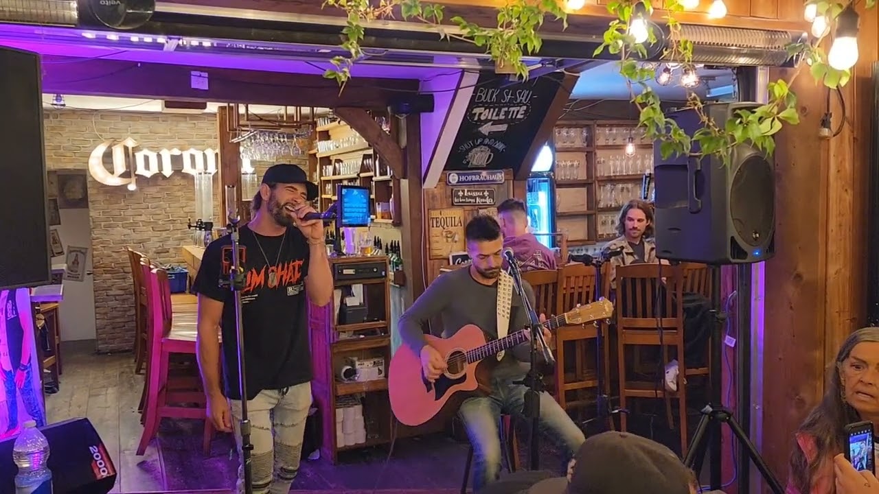 Mes blues passent pu dans porte (Breen Leboeuf) par - Les Deux Gars du Coin -