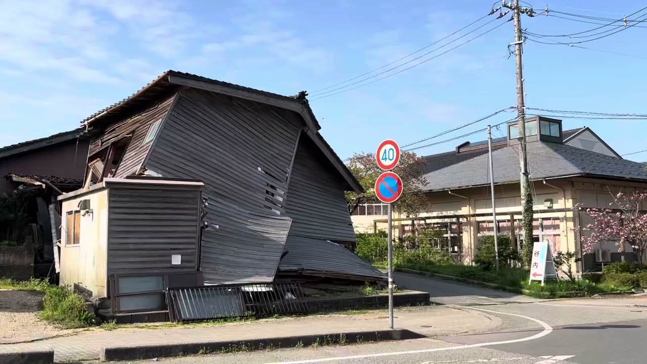 2024時4月22日　輪島市町野町粟蔵　町野小学校〜駐在所〜五里分橋　車両通行不可部分