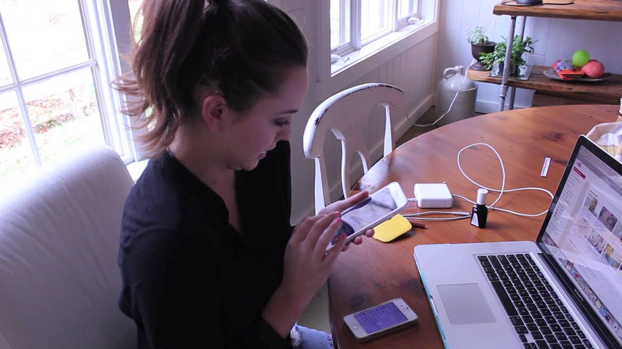 Woman's iPhone 6 Plus Unboxing and First Impressions!