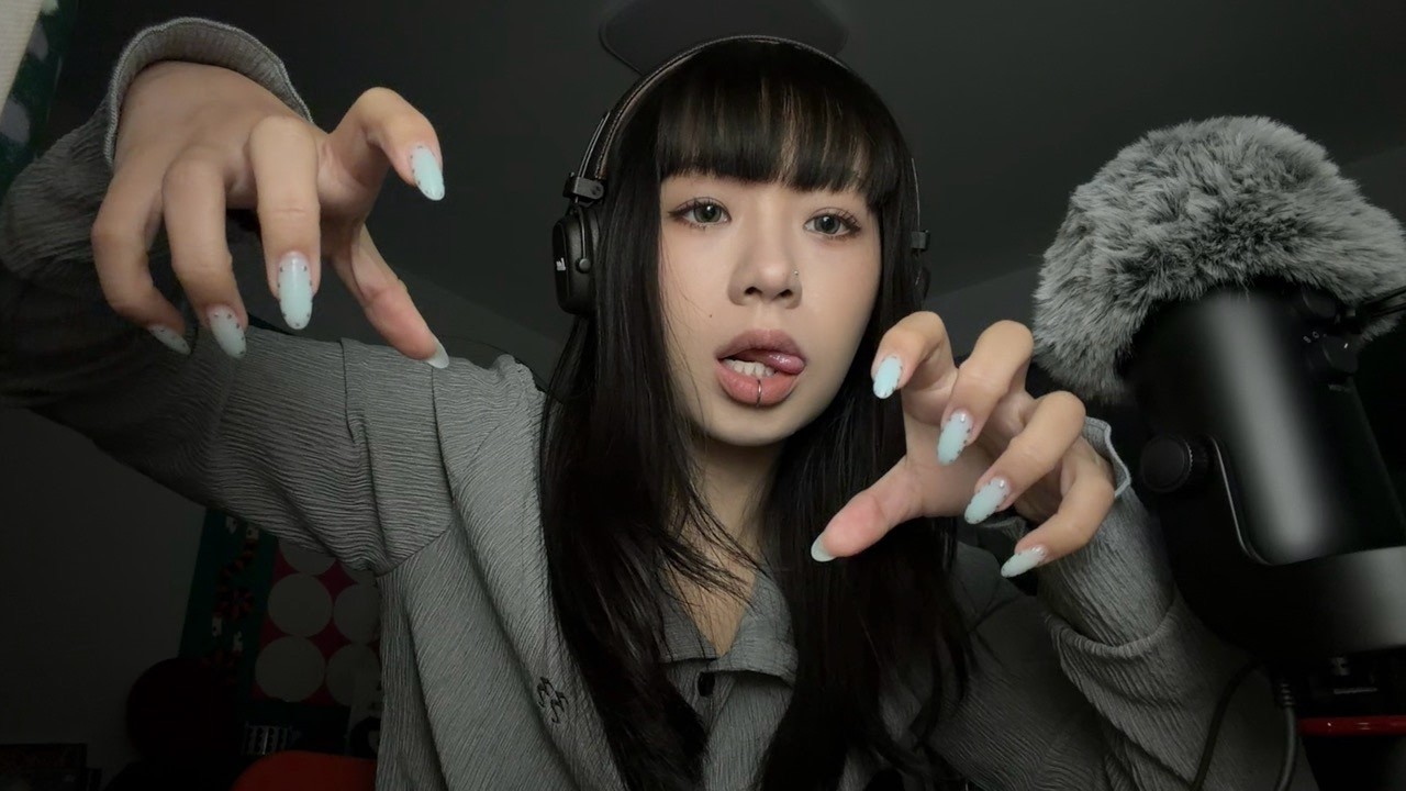 ASMR Spiders Crawling Up Your Back, Snakes Slithering Down 🕸 whisper, hand movement, mic scratching