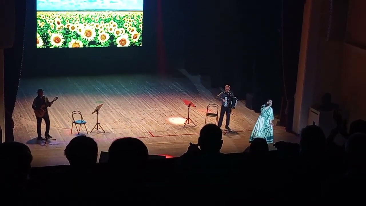 Концерт Марины Девятовой в ДК имени Ю.А. Гагарина, 21.11.2025. Песня "На дворе колхоз". 