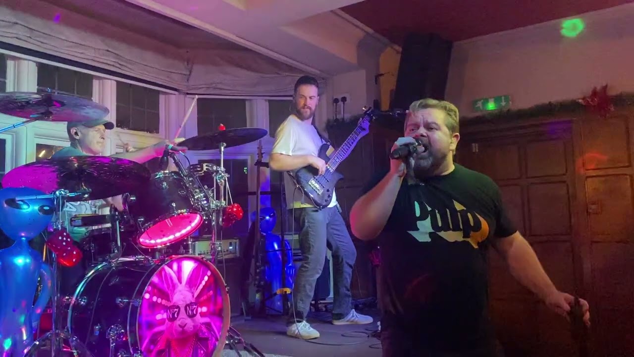 Lucky No7 - Don’t Stop Believin + Any Way You Want It / Journey at The Golden Hind Ipswich