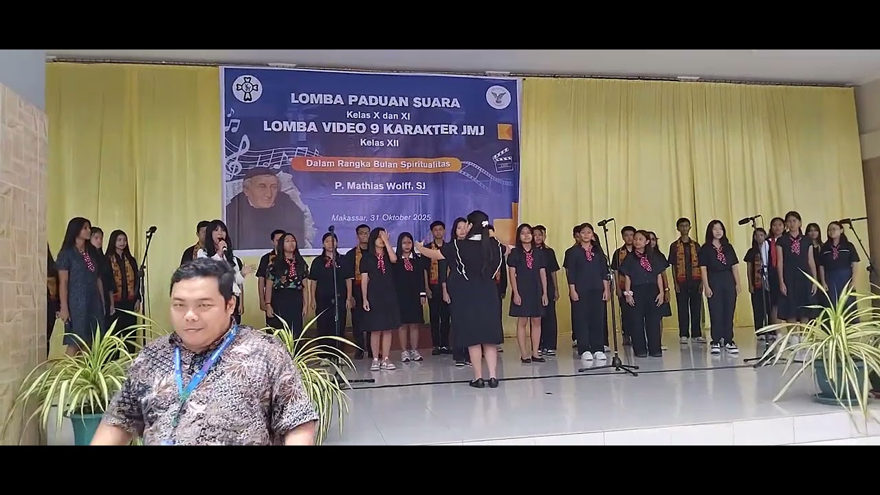 Kelas XI-2 lomba Koor antar Kelas Smakara Makassar 