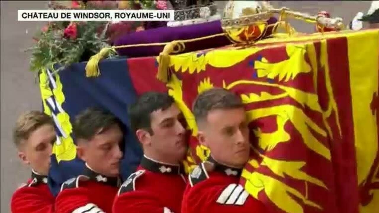 Funérailles d'Elizabeth II : le cercueil entre dans la chapelle Saint-Georges • FRANCE 24