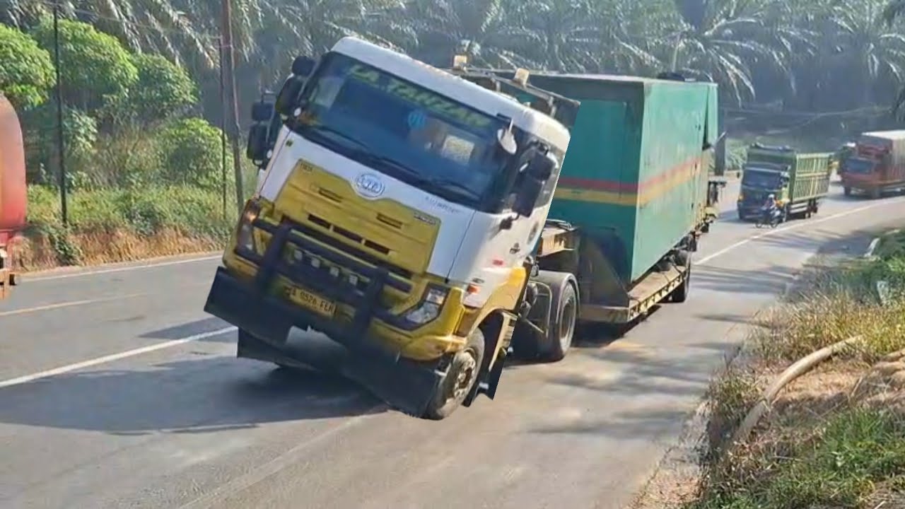 Trailer Quister Jumping DI Bukit Kodok,, insident Truk Terjadi 