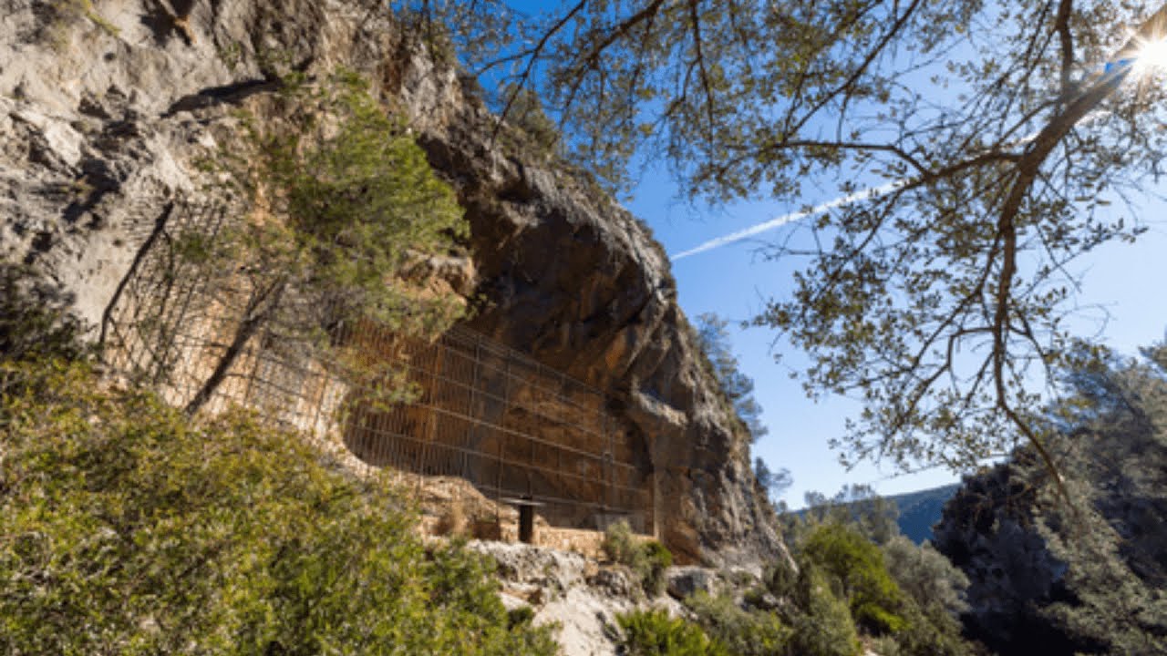 Visita la Cueva de la Araña y viaja hasta la prehistoria #MediterráneoEnAcción