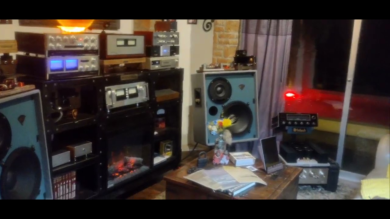 Accuphase p300 y c200 audio dac LessLoss bafles laboratorio japonés klipsh hi-fi OLDIES (facebook)