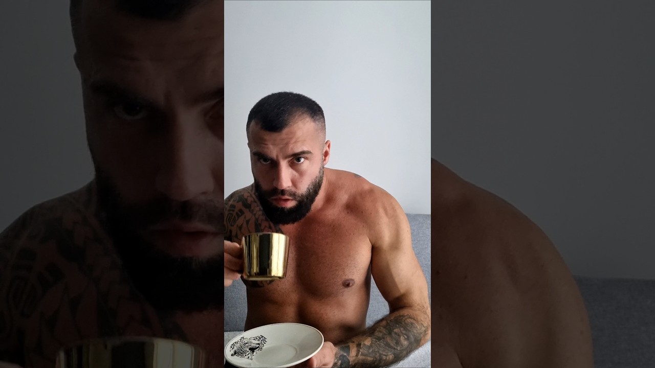 Всего 10 отжиманий😅🖤☕️ 