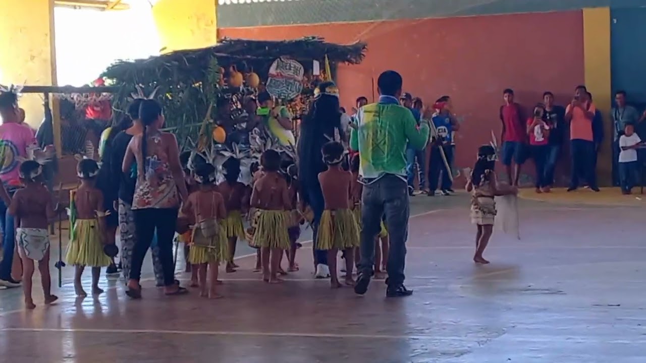 Apresentação Dança com instrumentos musicais indígena 2023