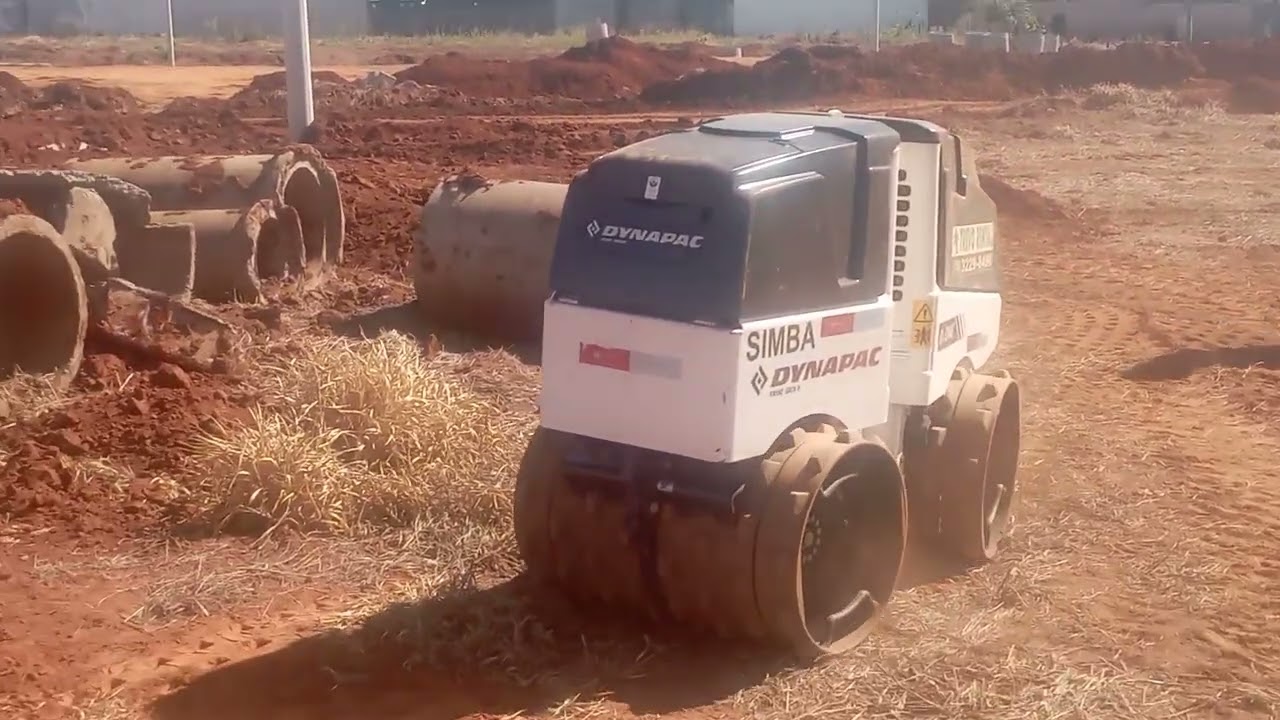 Mini rolo compactador em alta