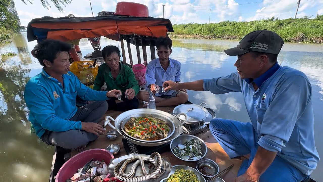 Cá Tra Và Cá Trắng Nhúng Dấm Lai Rai Trên Bến Sông Chiều Mát Mẻ | mưu sinh miền quê