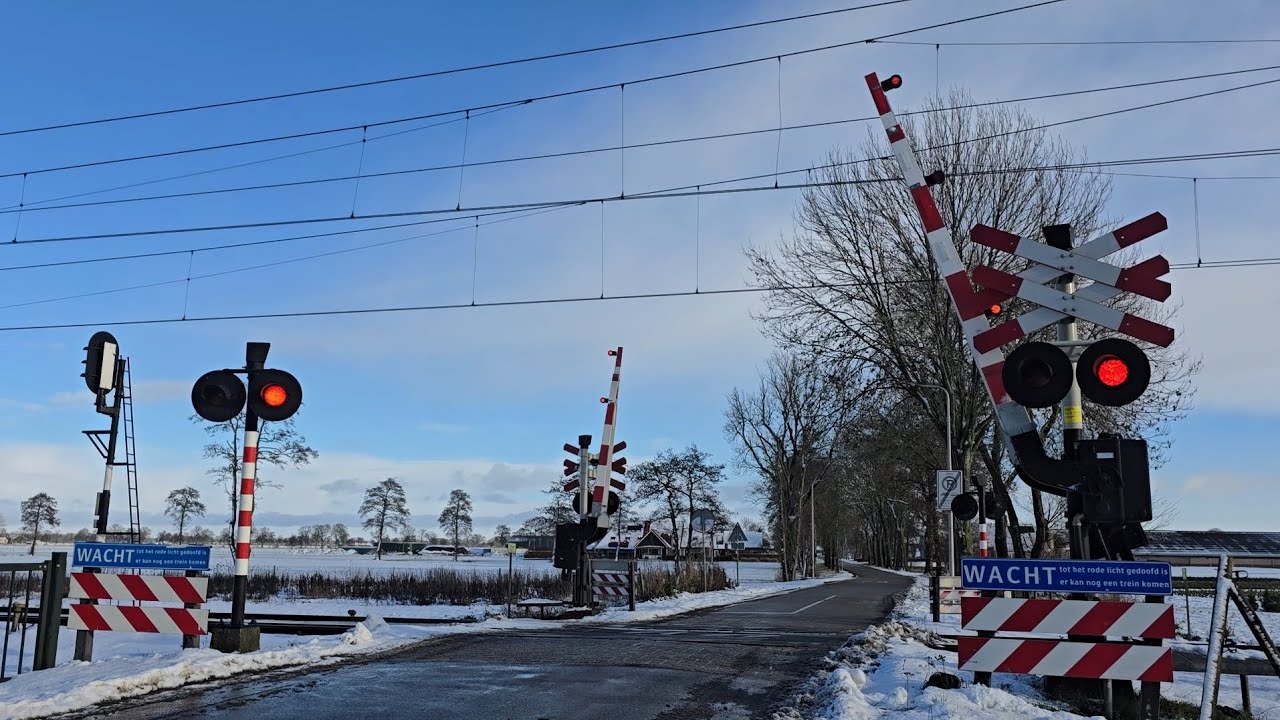 Spoorwegovergang Staphorst // Dutch Railroad Crossing