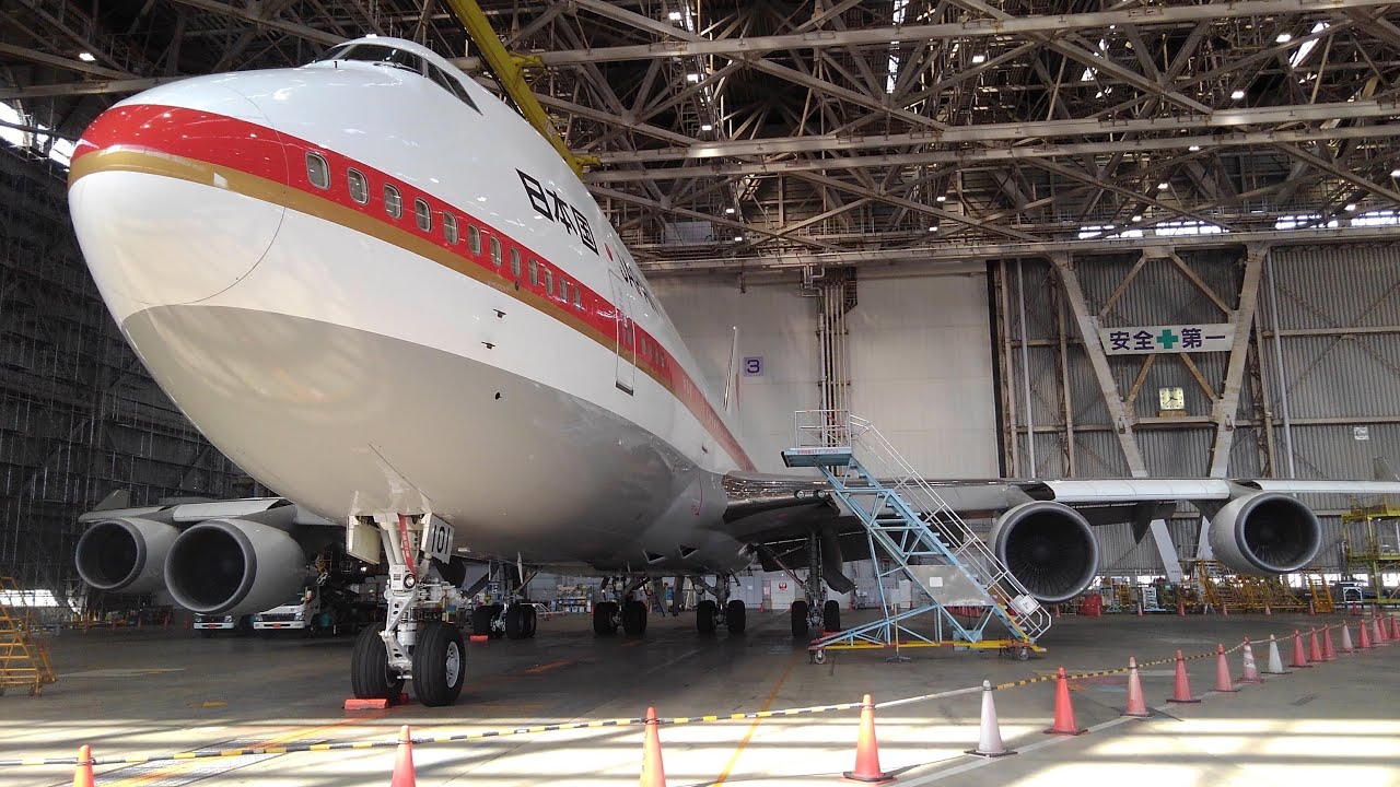 飛　行　機　が　吹　っ　切　れ　た