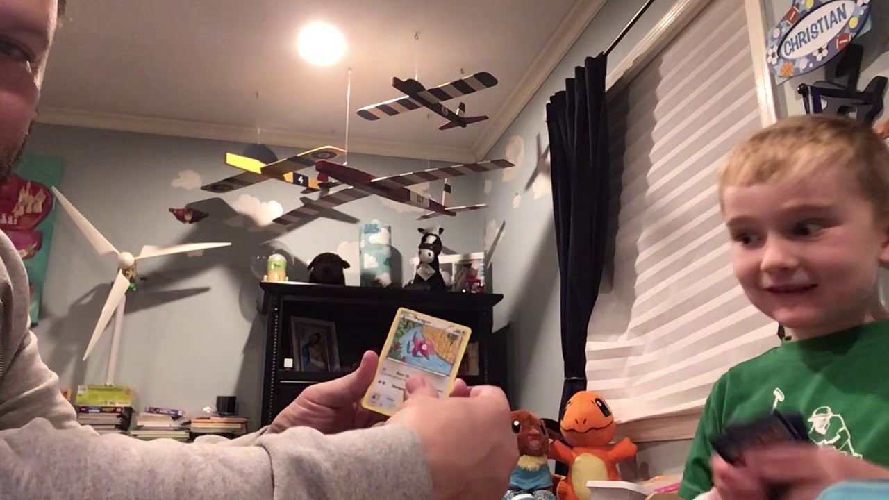 Opening a mega powers Pok&eacute;mon box