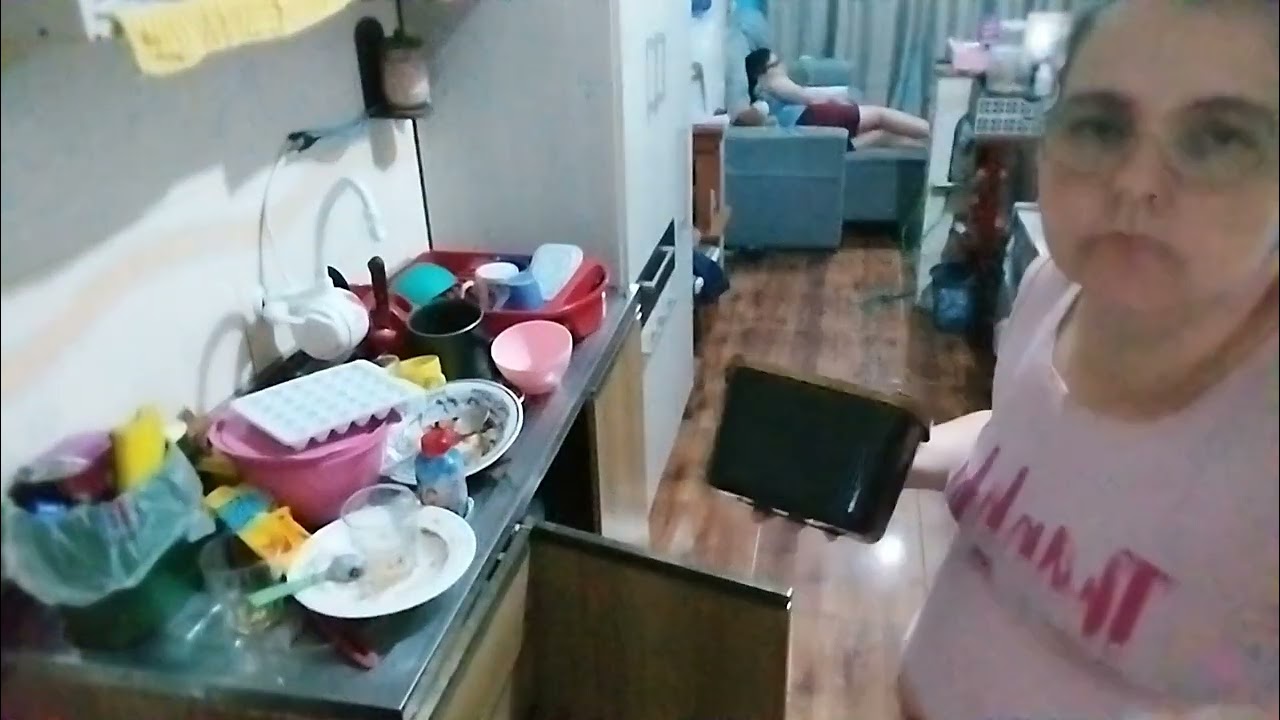 Rotina da noite de uma mãe solo e atípica 